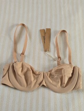 SKIMS Smoothing Intimates Strapless Unlined Bra Size:32A Clay